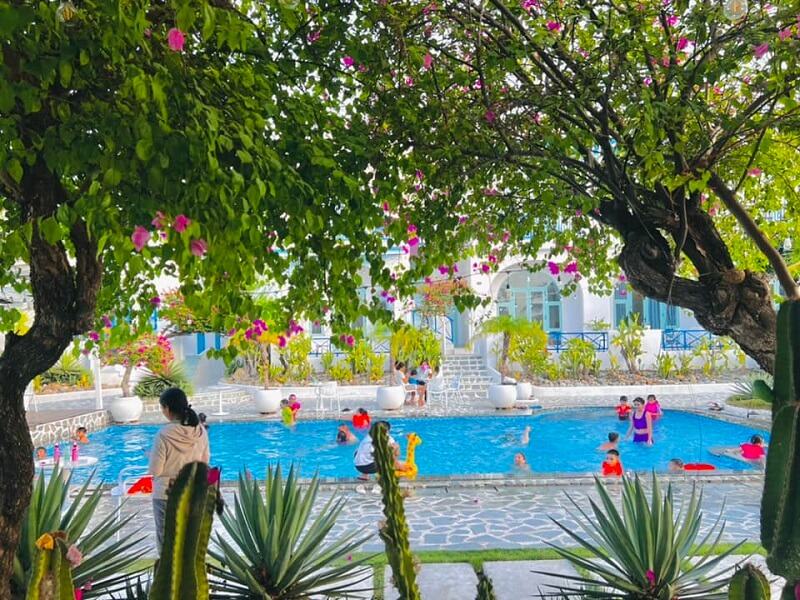 hồ bơi ở santorini villa cam ranh