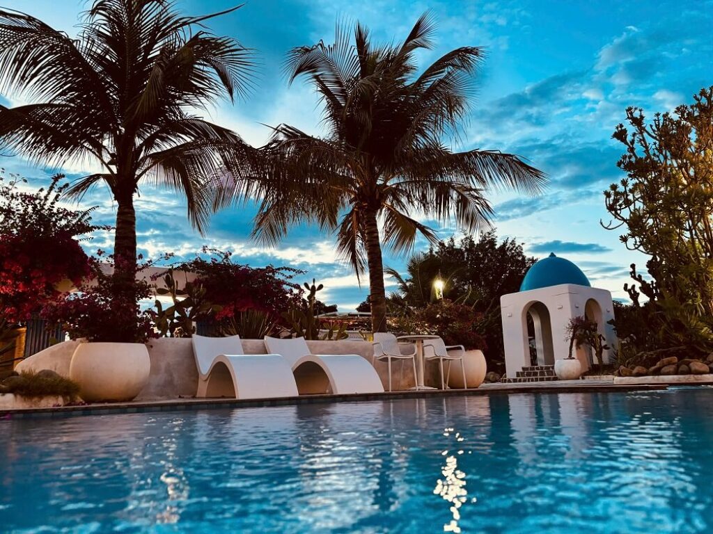 khách sạn có hồ bơi ở cam ranh