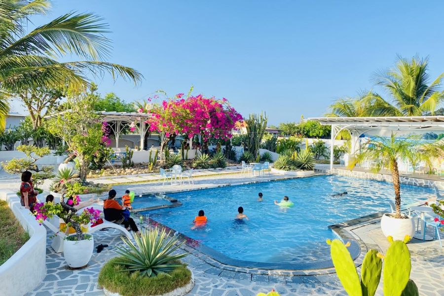 santorini villa cam ranh có hồ bơi cực chill