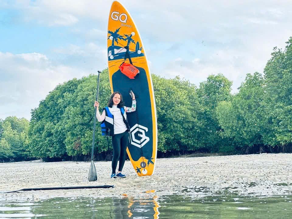 chèo sup ở rừng ngập mặn đầm thủy triều