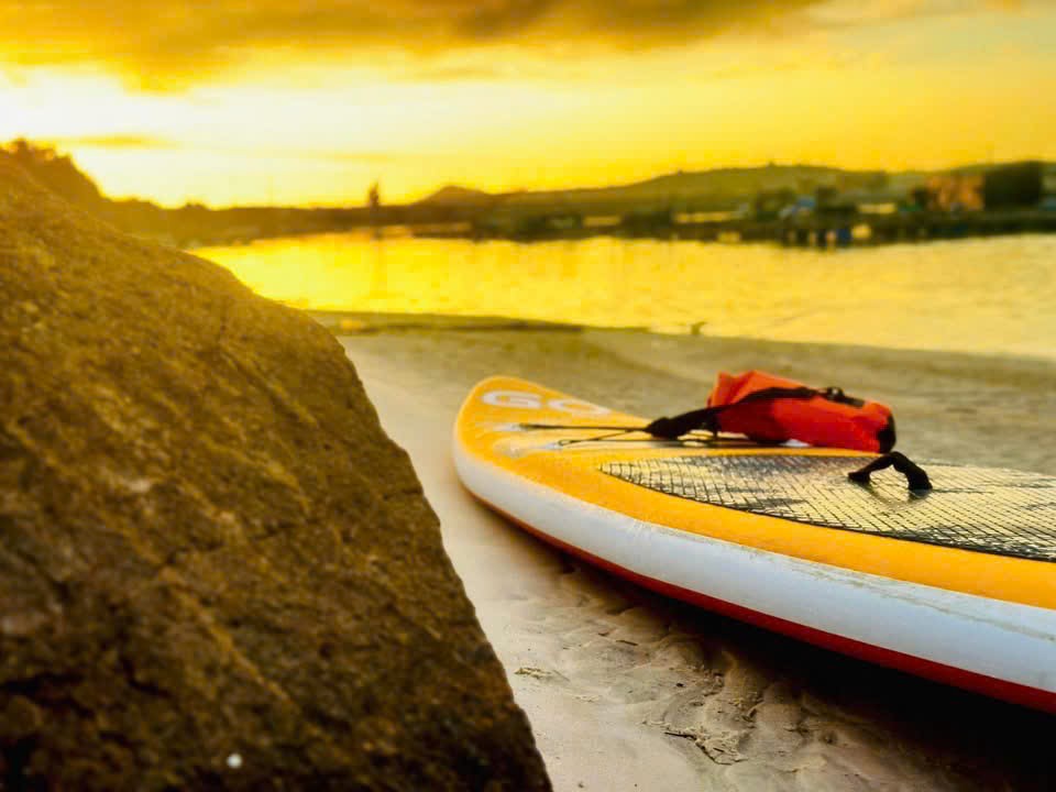 ở đầm thủy triều cũng có những bãi cát trắng