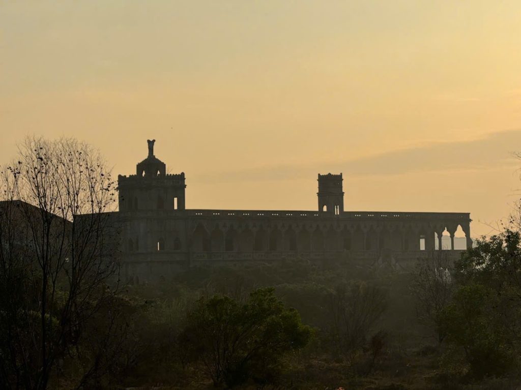 đan viện Citeaux Mỹ Ca cũ nét cổ kính ở đầm thủy triều